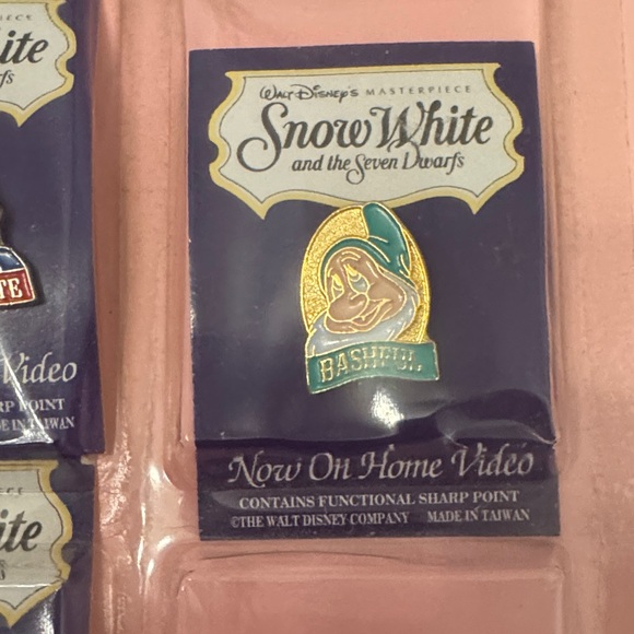 Disney Snow White Complete Collectors Series Pin Set - Picture 5 of 7